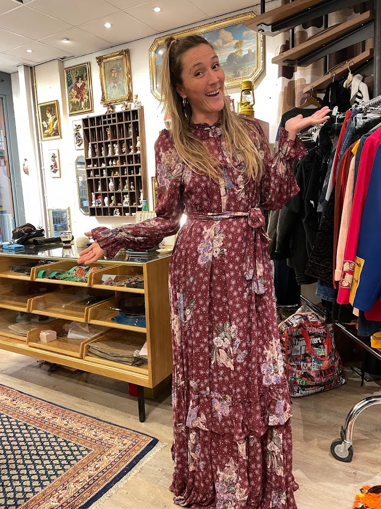 A Trip Down Memory Lane Vintage kleding & spulletjes ( In de Molenpoort passage)