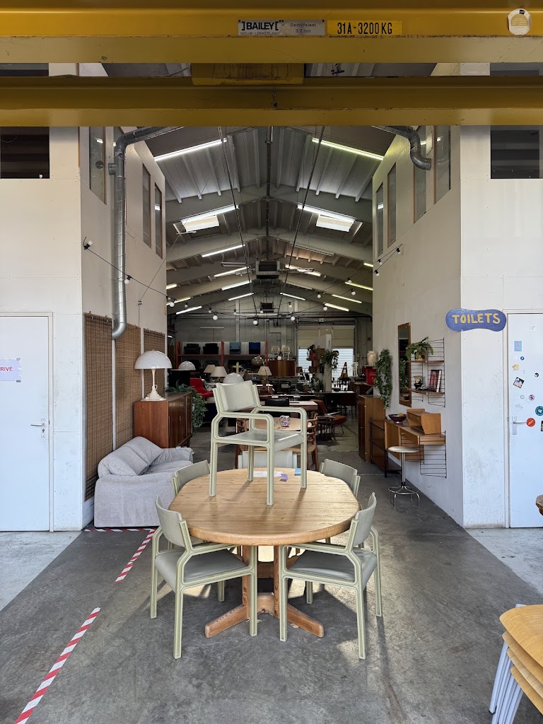 Eaust Vintage Furniture